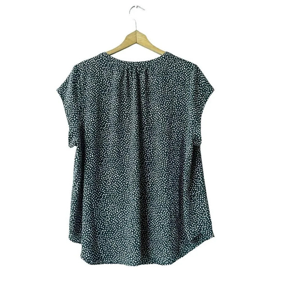 41 HAWTHORN Top Plus 2X Dark Green Dotted V-neck Chiffon Short Sleeve Blouse - Picture 3 of 4